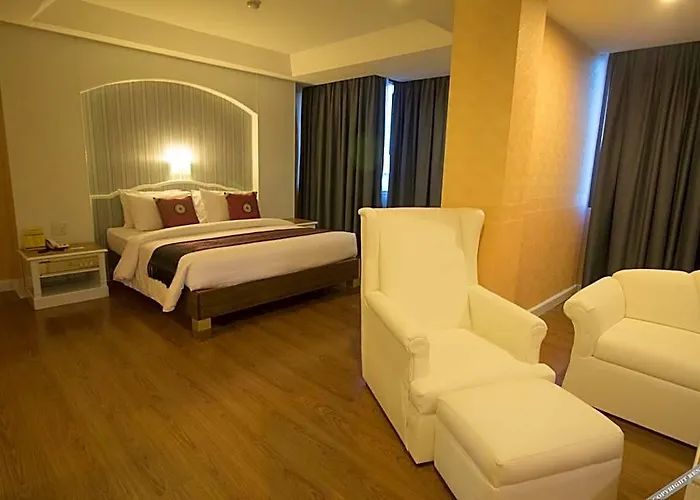 Aunchaleena Grand Hotel 5*