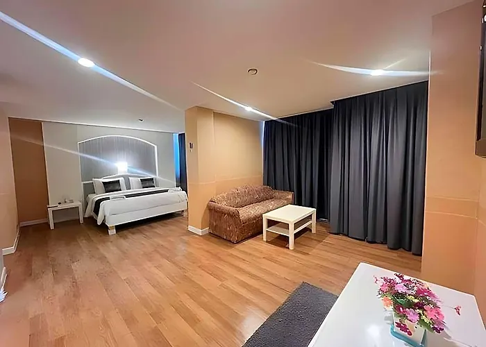 Aunchaleena Grand Hotel 5*